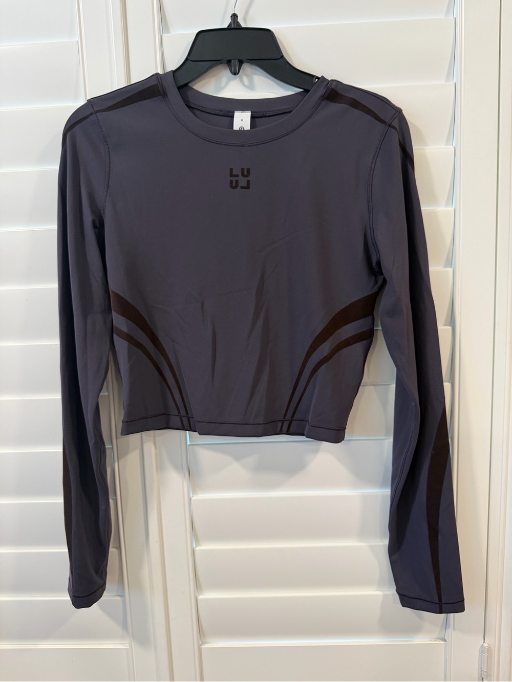lululemon athletica Long-Sleeve Crop Top in Charcoal/blue with flock Accent